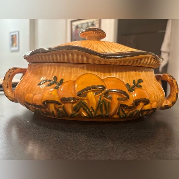 Vintage Arnels Merry Mushroom Large Tan Ceramic Soup Tureen. - Picture 1 of 5